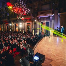 Miroslav Lekeš gibt bei der Gala in Prag die Pläne bekannt
