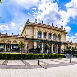 Der Kursalon von der Stadtpark-Seite aus gesehen