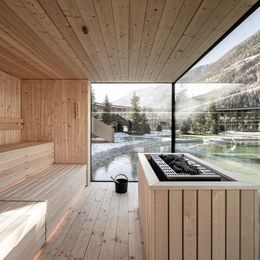 © Hannes Niederkofler Sauna mit Blick auf den Garten