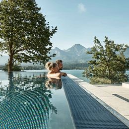 Infinity-Pool mit traumhafter Aussicht