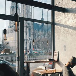 Kaffee mit Blick auf die Votivkirche