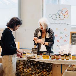 Frauen machen Handwerk in der Markterei