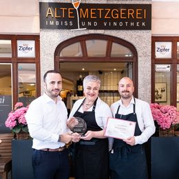© Edenred V. l. n. r.: Christoph Monschein (Edenred), Michaela Walchshofer und Friedrich Walchshofer