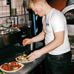 © Teo Della Torre Jake Bucknall