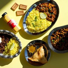 Das und vieles mehr gibt's in der Indian Night Canteen