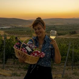 Olus Enguzel in ihren Weinbergen in der Nähe von Kayseri