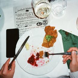 Im „Wirtshaus zum dritten Tage“ steht nicht nur das Schnitzel wieder auf der Karte.