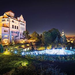 Das Hotel bei Nacht