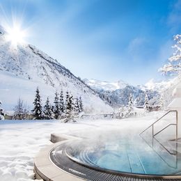 Panorama-Außen-Whirlpool mit Gletscherblick