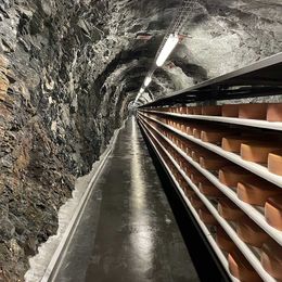 Schier endlose Stollen mit Käselaiben