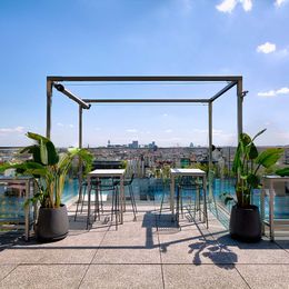 © Steigenberger Hotels GmbH Cocktails mit Blick über Wien