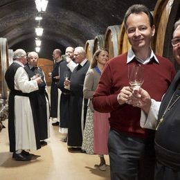 Winzer Michael Moosbrugger mit Zisterziensermöchen auf Schloss Gobelsburg