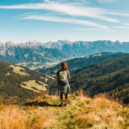 Genussvolle Zeit beim Wanderen in den Bergen von Saalfelden Leogang