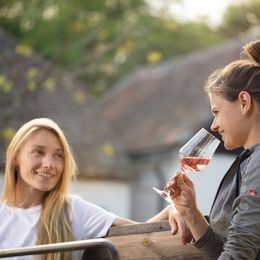 Entspannter Weingenuss in Rosé