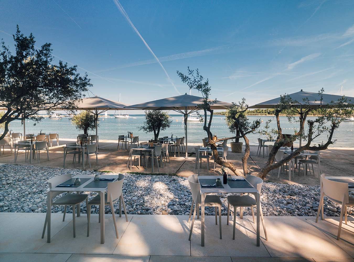© Blu Mare Hotel Herrliche gelegener Gastgarten in Novigrad