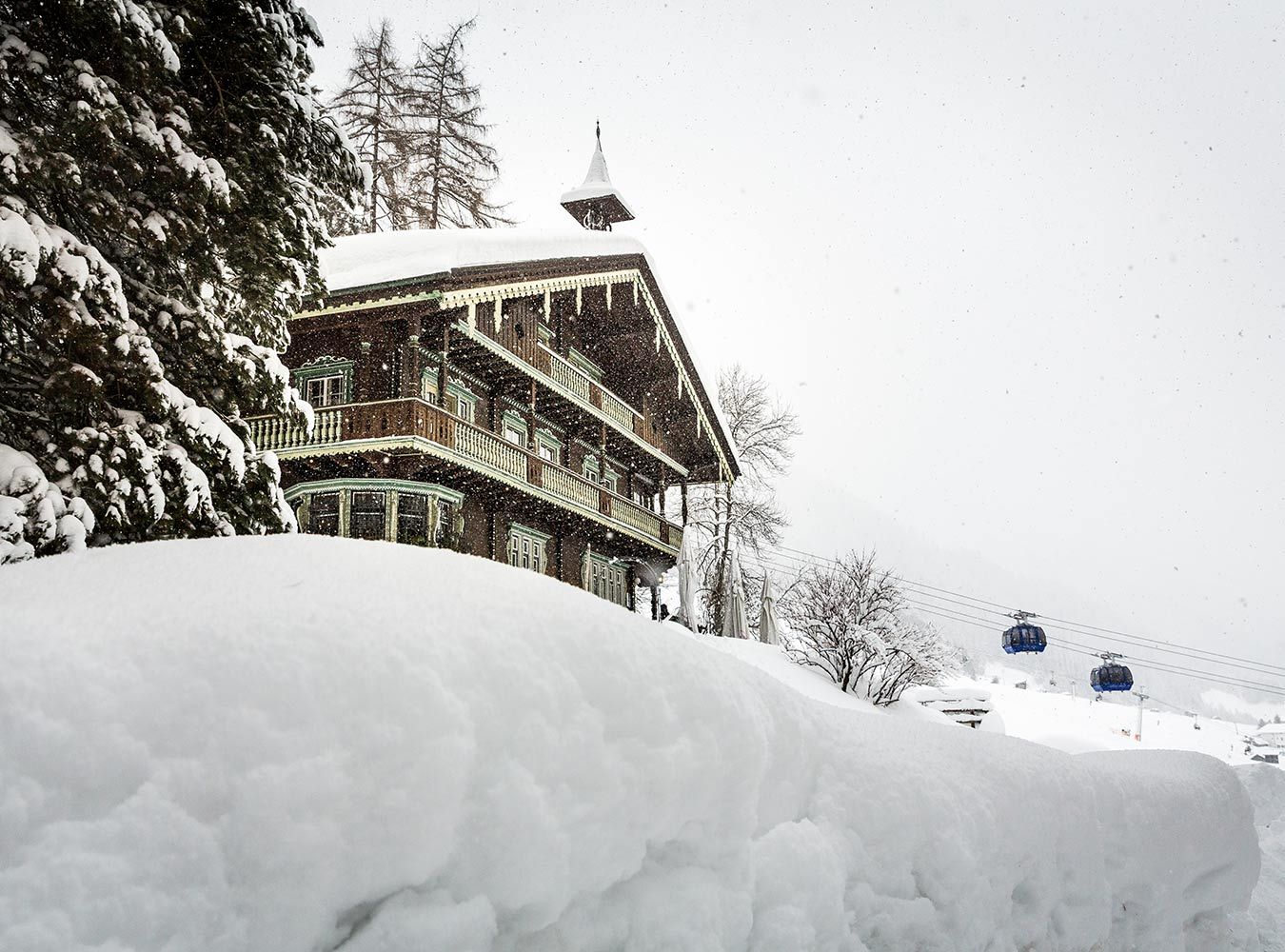 Villa Trier, Galzigbahn im Hintergrund