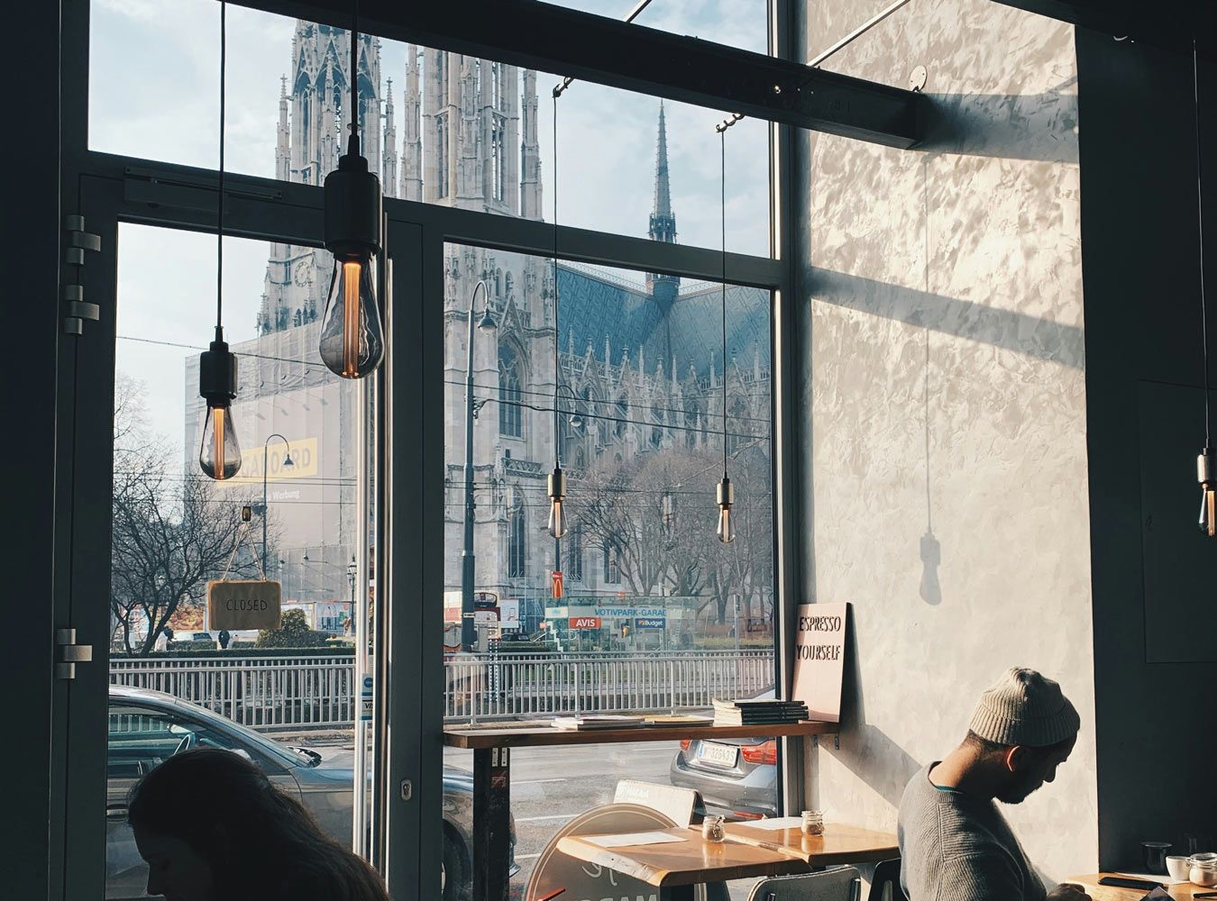 Kaffee mit Blick auf die Votivkirche