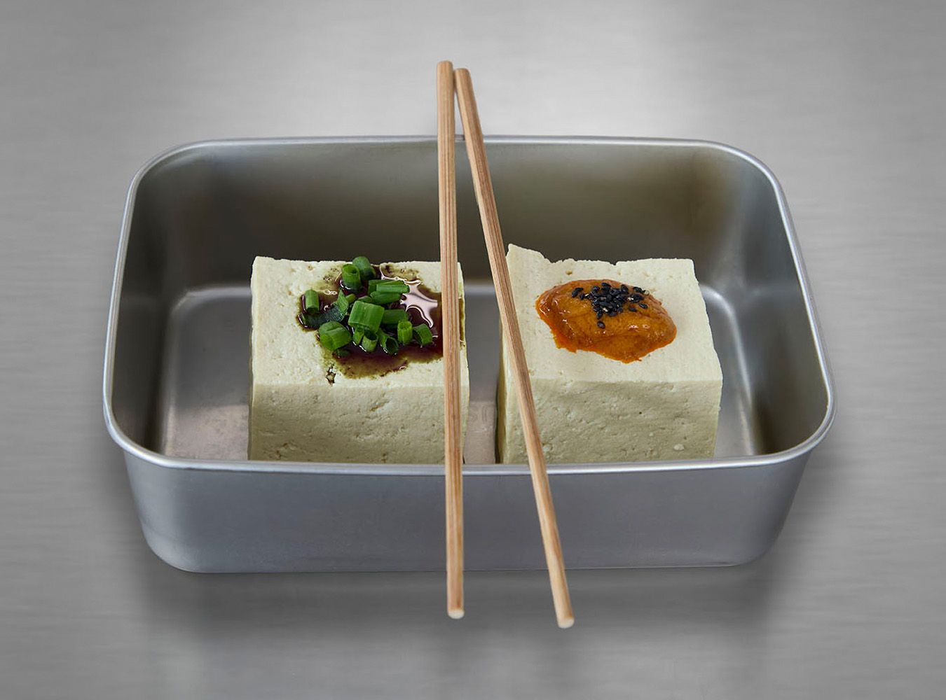 © Wiener Tofu Natur Tofu mit Soße ist nur eines der Gerichte bei Wiener Tofu