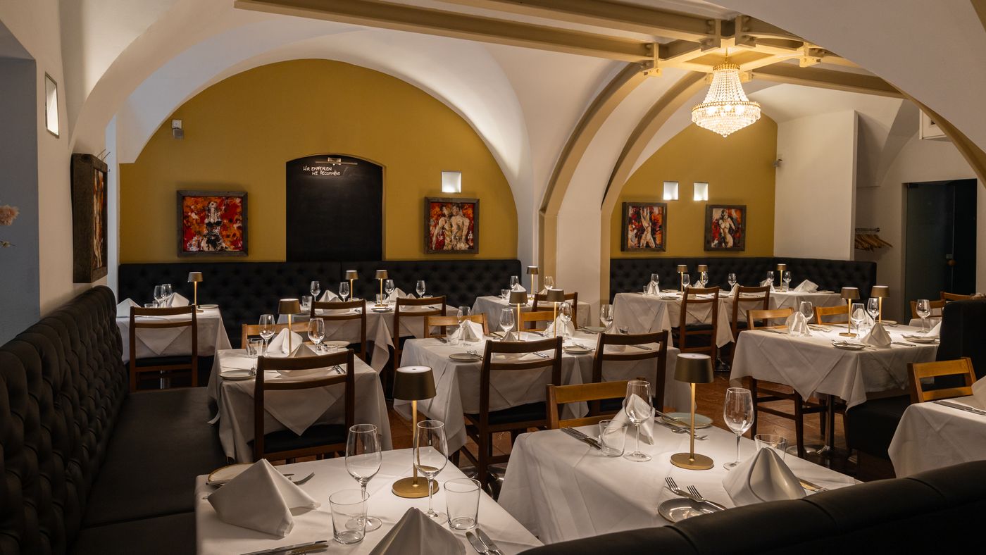 ef16 Restaurant