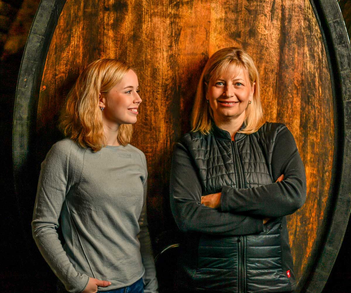 Die Winzerinnen Gloria und Birgit Eichinger