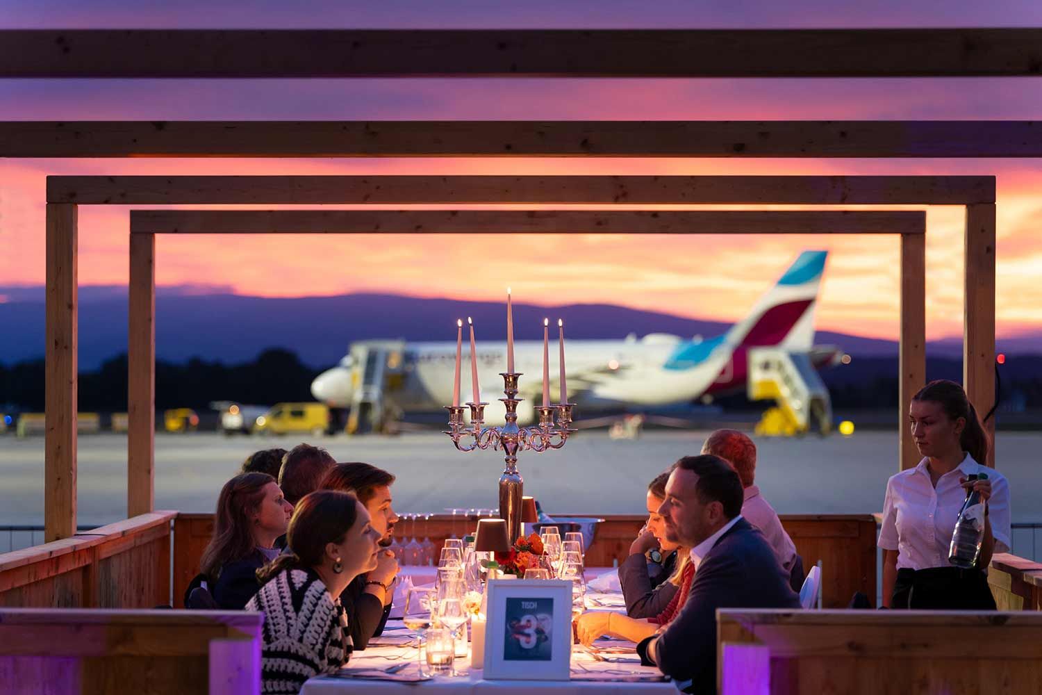 Vollmund am Flughafen