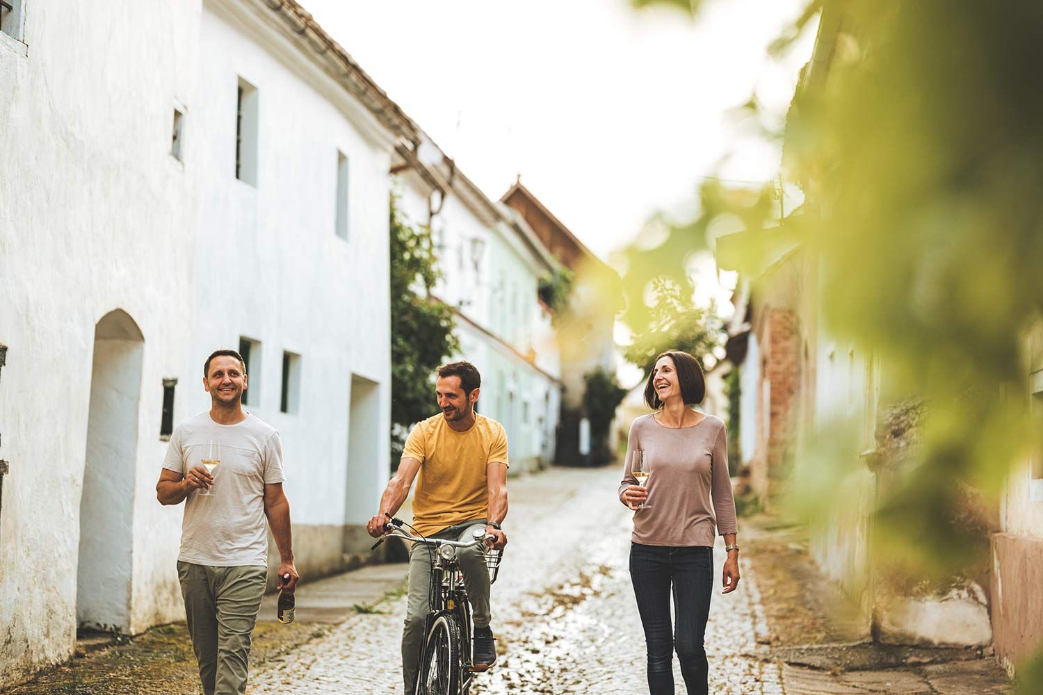 Chrstian, Ewald und Maria Gruber in der Kellergasse