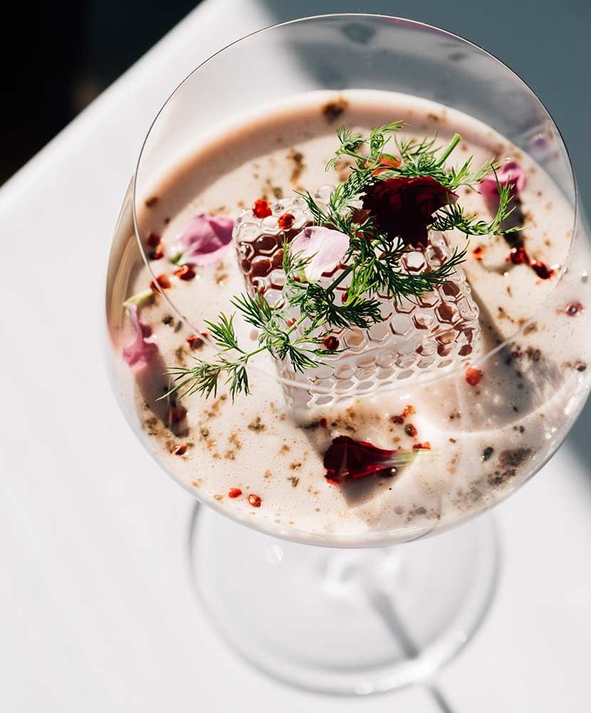 Neolokal Auch bei den Cocktails kommen im Neolokal außergewöhnliche türkische Aromen zum Einsatz