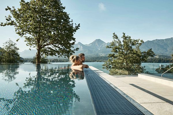 Infinity-Pool mit traumhafter Aussicht