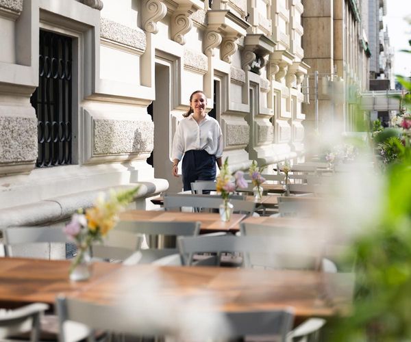 Restaurantleiterin Isabel Kral im neuen Gastgarten