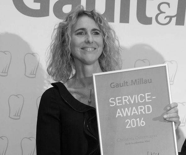 Christina Ostermayer mit ihrem Service Award