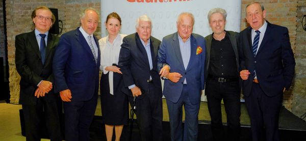 Friedrich Stickler, Hanno Soravia, Peter Weck mit Joanna Rzepa, Purzl Klingohr, Florian Scheuba, Heinz Reitbauer senior