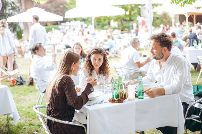 / Foto beigestellt Gemütliches Ambiente im Garten des Palais Auersperg