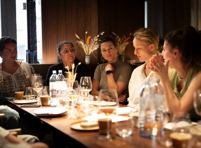 © Karin Stöttinger Der erste Stammtisch im Restaurant JOLA