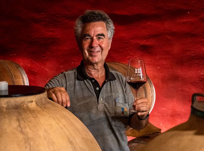 Winzer und Önologe Carlos Feliu