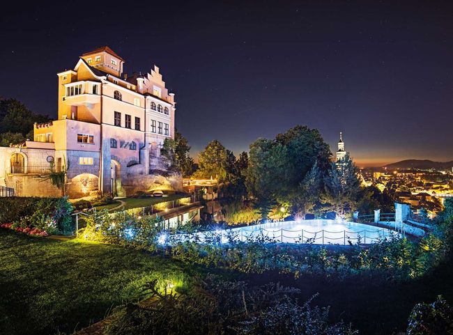 Das Hotel bei Nacht