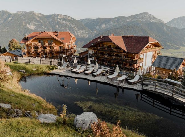 © Natur- und Wellnesshotel Höflehner Naturteich mit Panoramablick