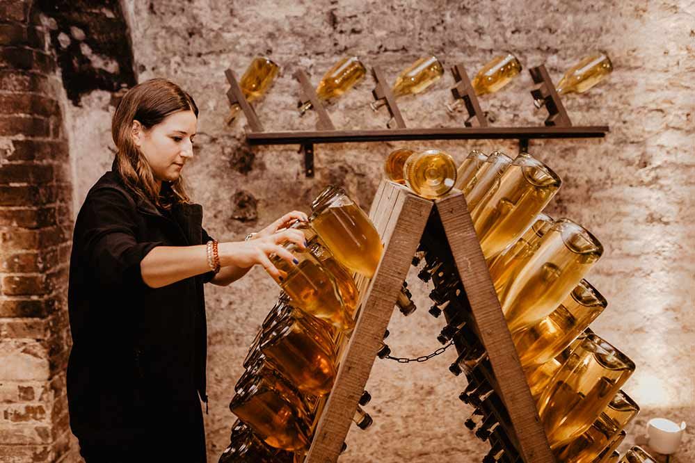 Am Tag des Sekt Austria kann man sich u.a. selbst am Rüttelpult versuchen