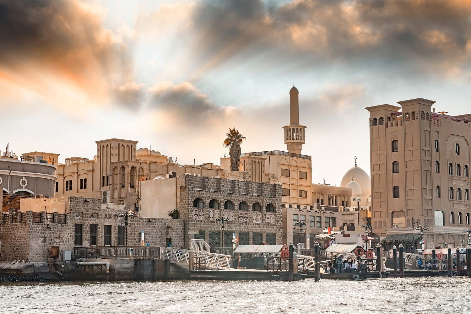 Um den Dubai Creek finden sich zahlreiche authentische Restaurants