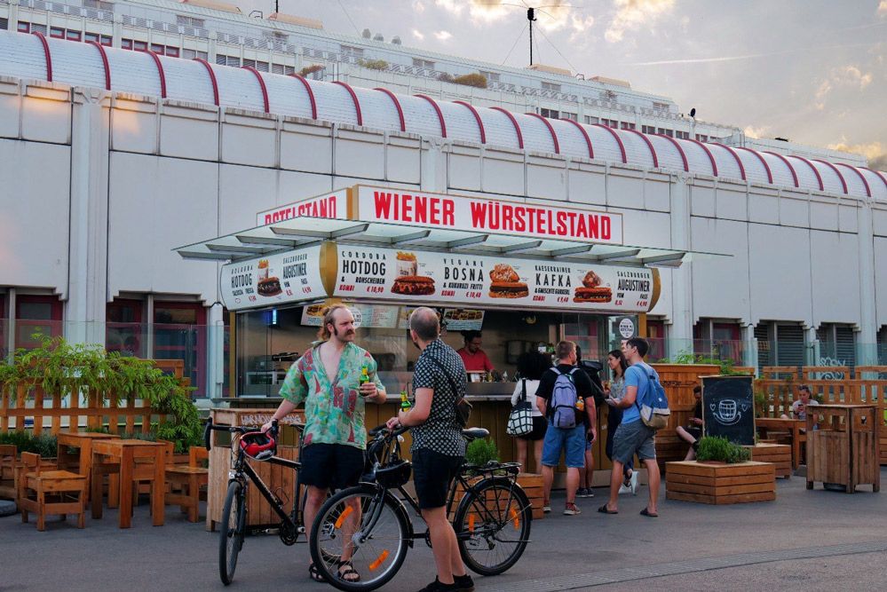 Würstelstand bei der U-Bahn-Station Spittelau