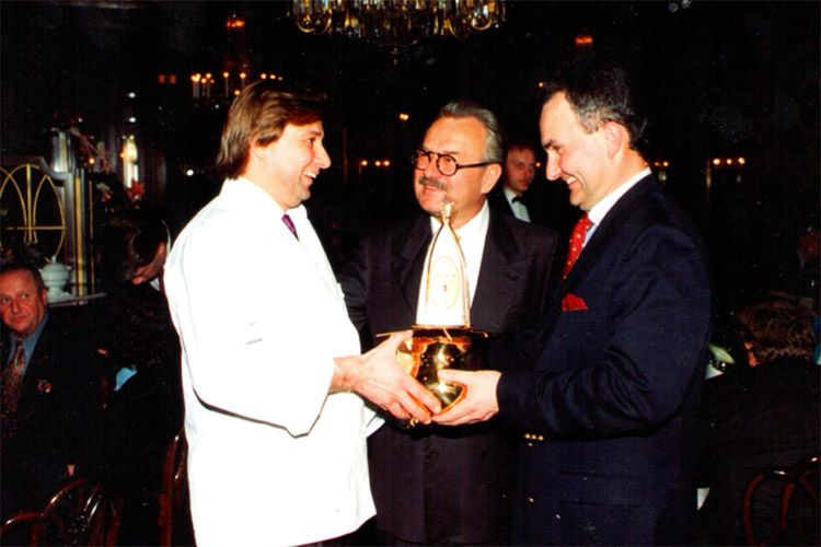 Reinhard Gerer bei der Ehrung zum Koch des Jahres 1993