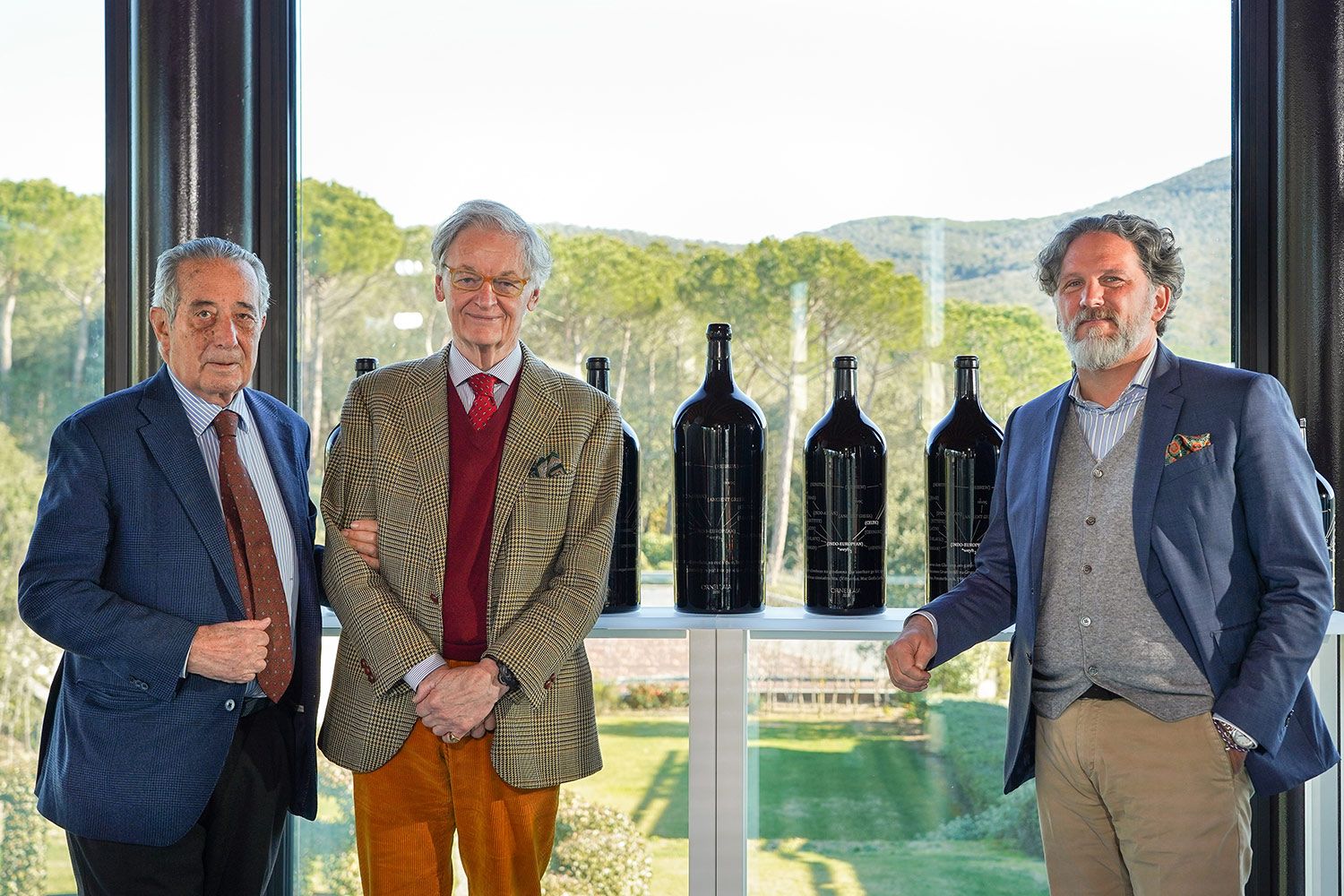 Eigentümer Ferdinando Frescobaldi, Präsident Giovanni Geddes und Weingutsdirektor Axel Heinz