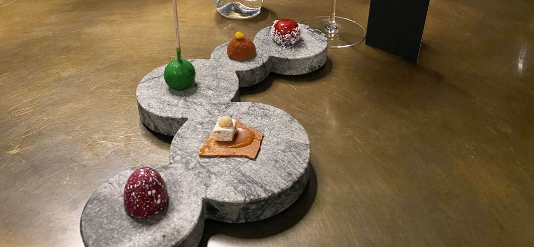 Petits Fours in fünf Gescchmacksrichtungen