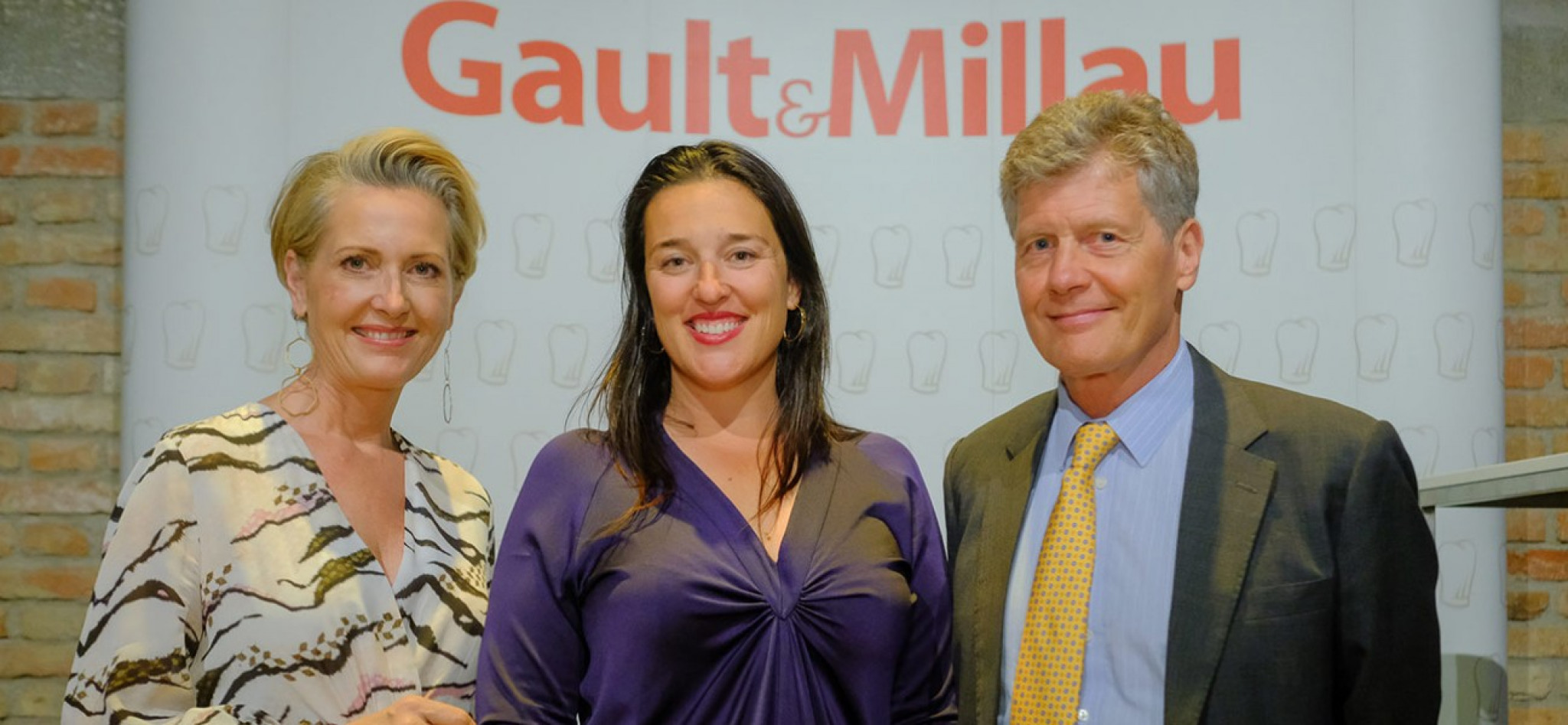 Martina (links) und Karl Hohenlohe (rechts) von Gault&Millau Österreich, Tessa Chaffey von Gault&Millau International