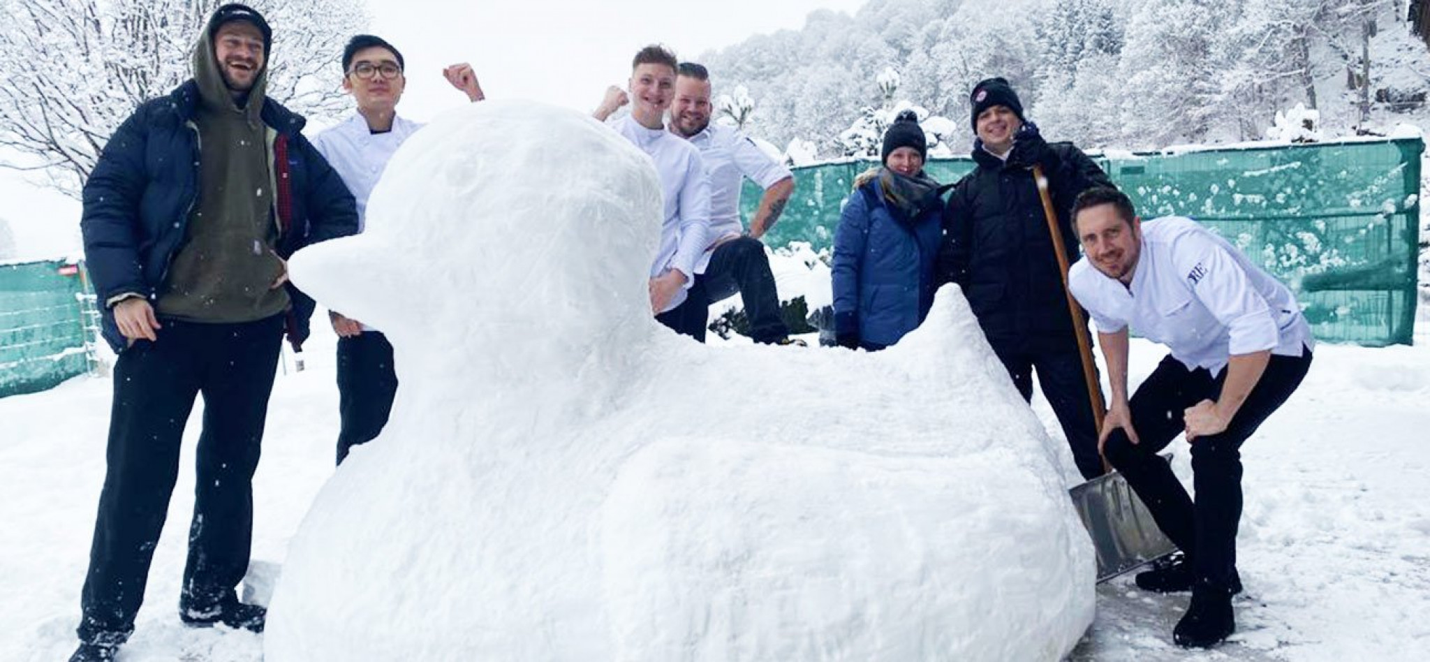 Das Team hatte viel Spaß am Bau der Schnee-Ente